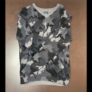 Men’s Camo V-Neck Sweater (Large)